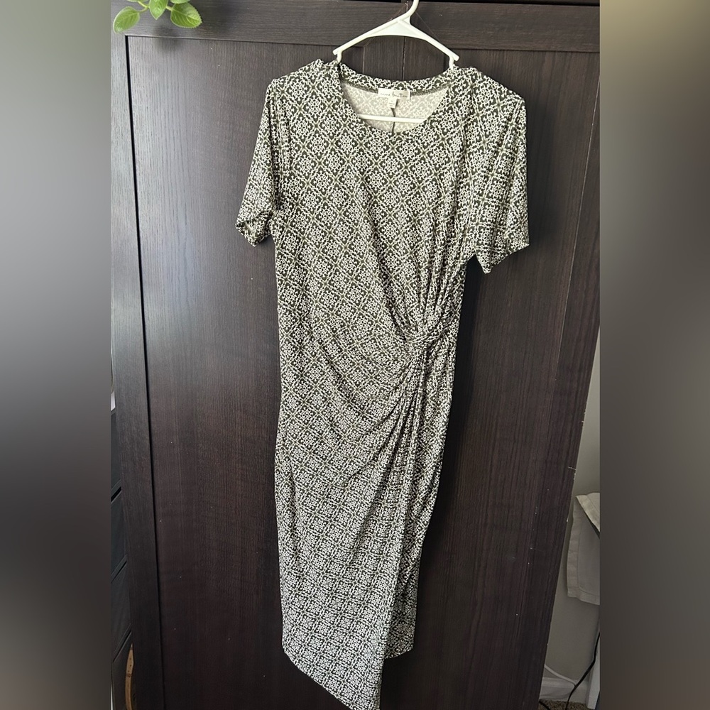 nine britton Black and White Knot-Detail Midi Dress